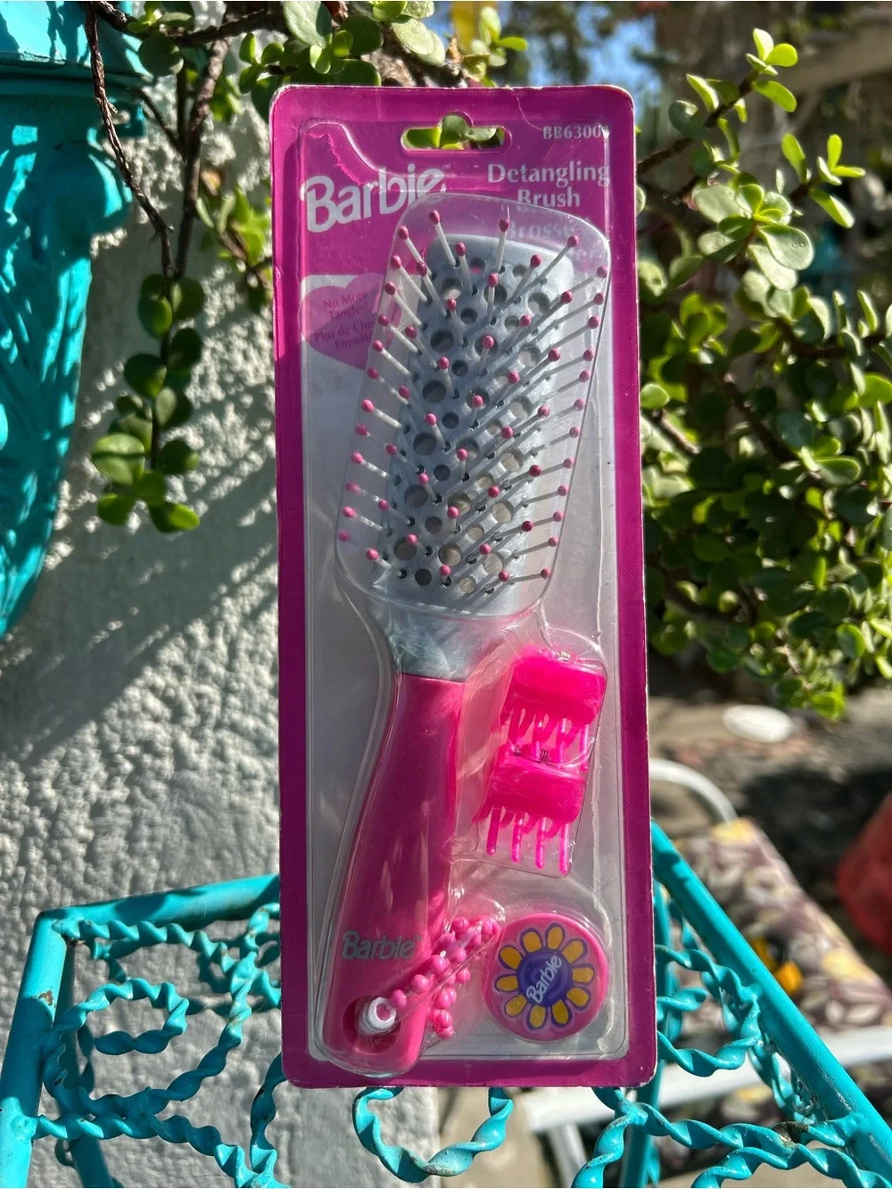 HTF Vintage Y2K Barbie Bright Pink Vent Brush with Matching Pink Clips 1999 NRFP